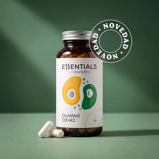 Bote de DuoWell D3+K2 de Naturadika, vitamina D3 con vitamina K2 MenaQ7®, 30 cápsulas