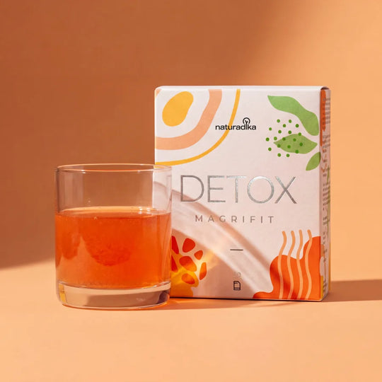 Magrifit Detox de Naturadika, caja de 20 sticks con vaso de bebida drenante